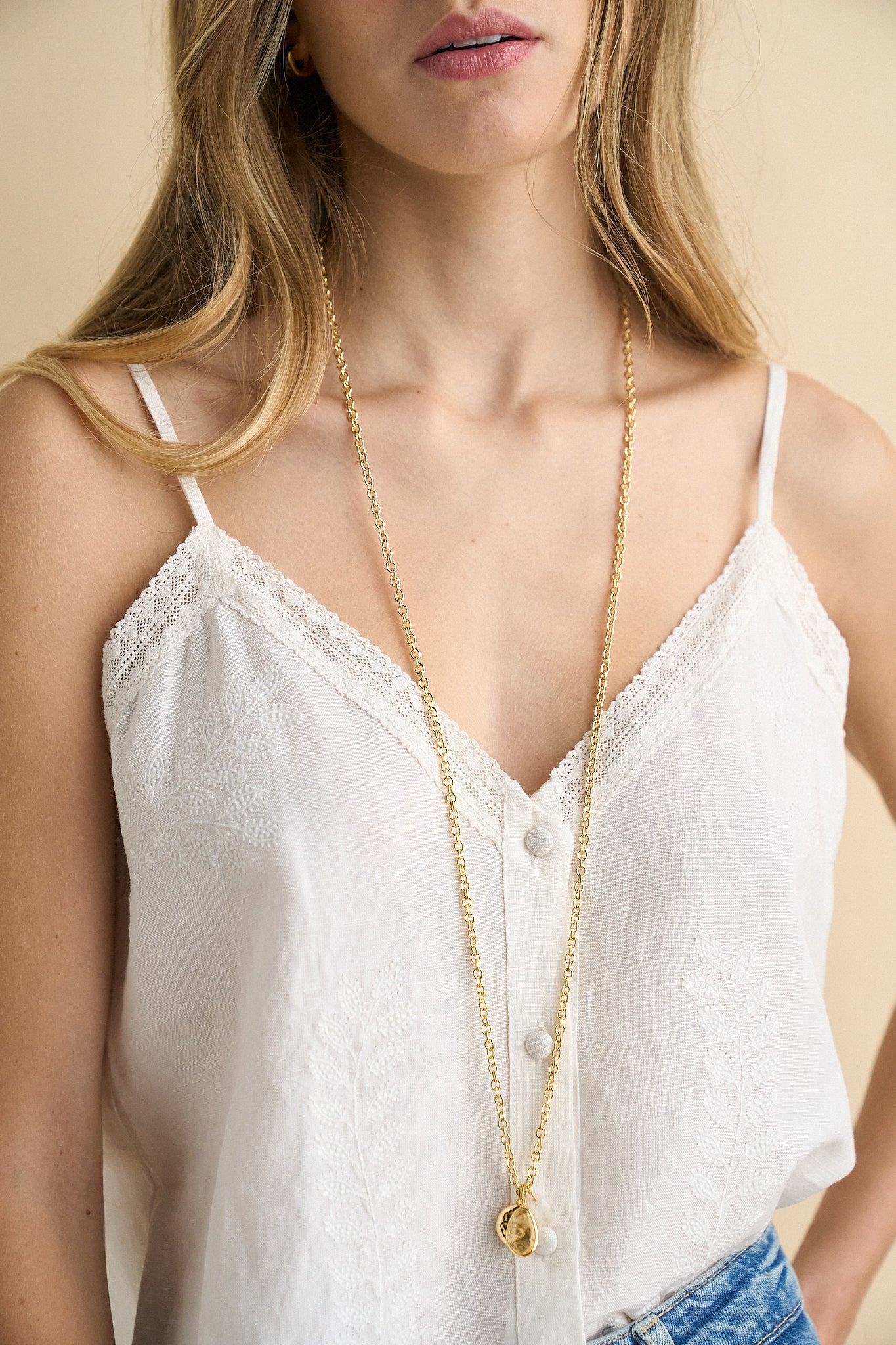 Victoria top white