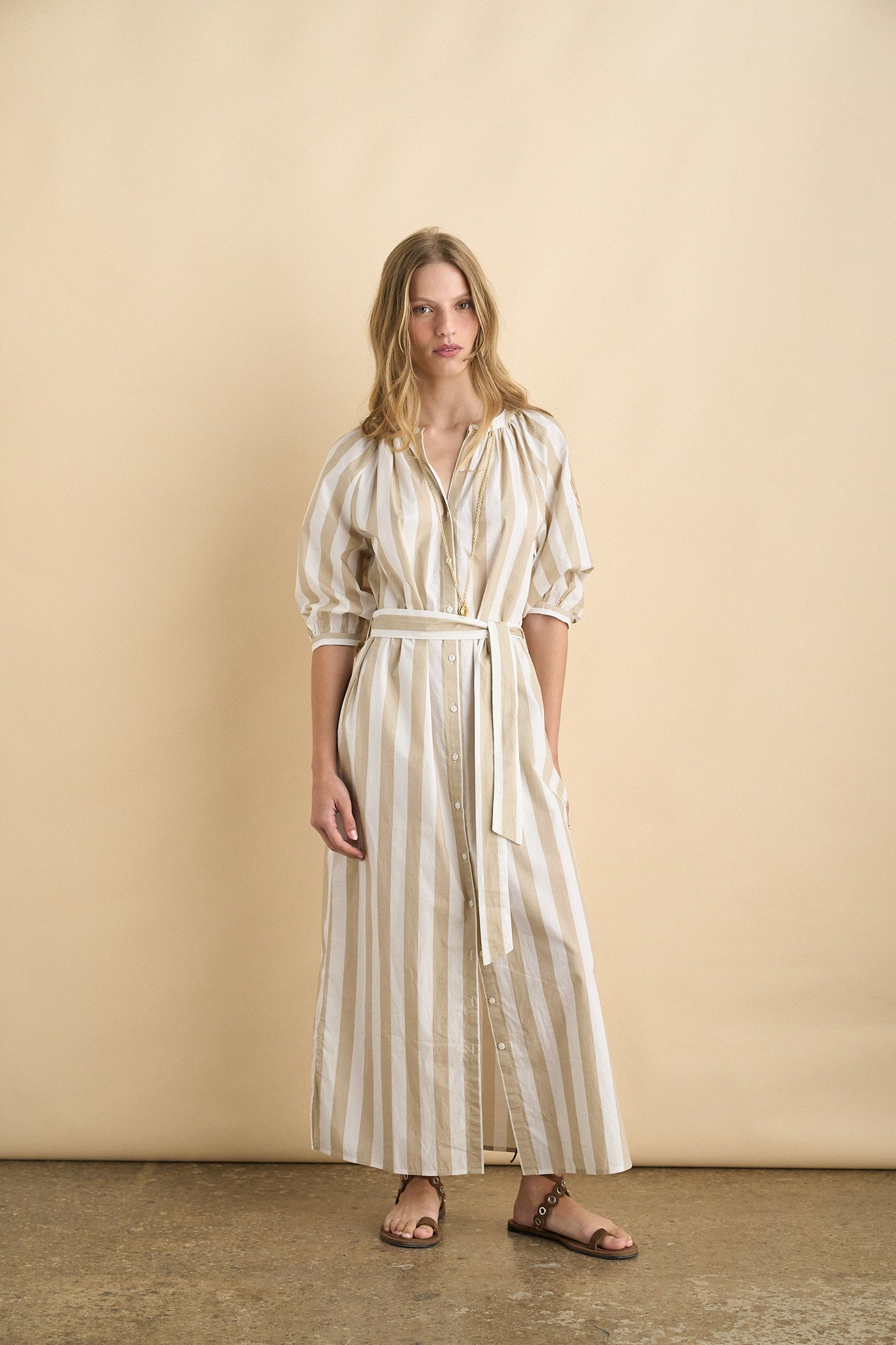 Serena dress sand