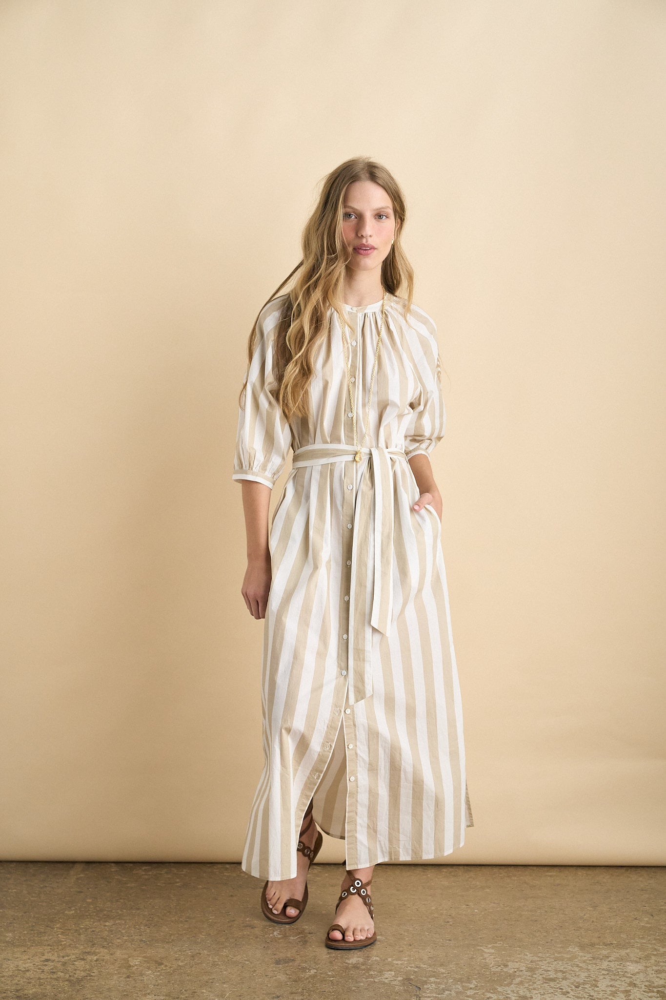Serena dress sand