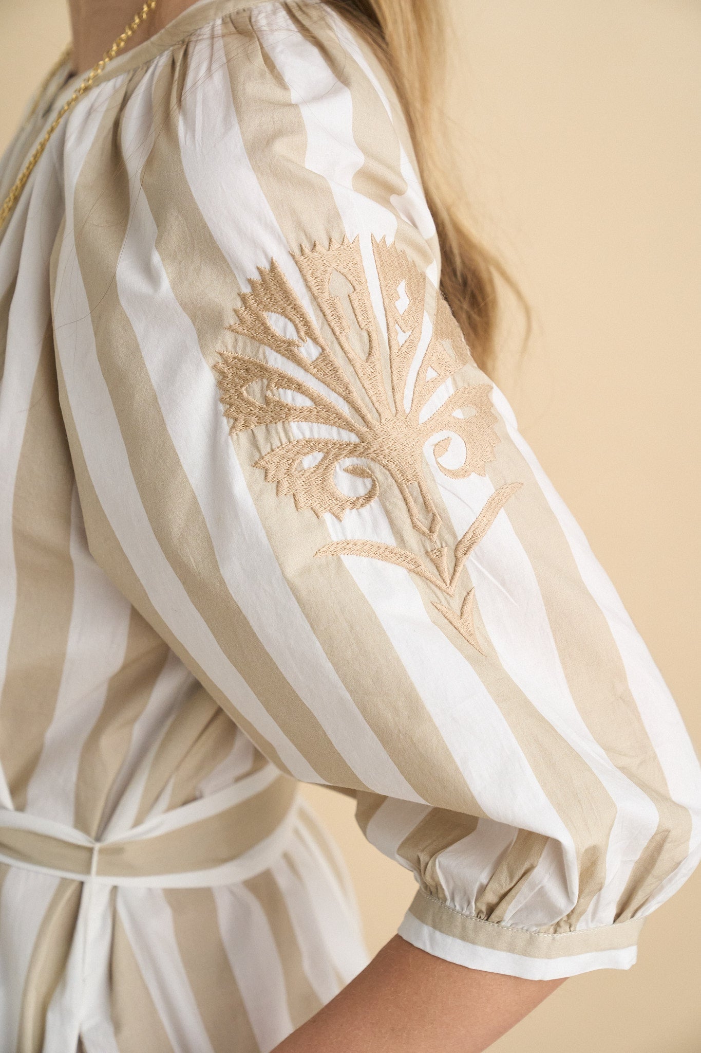 Serena dress sand