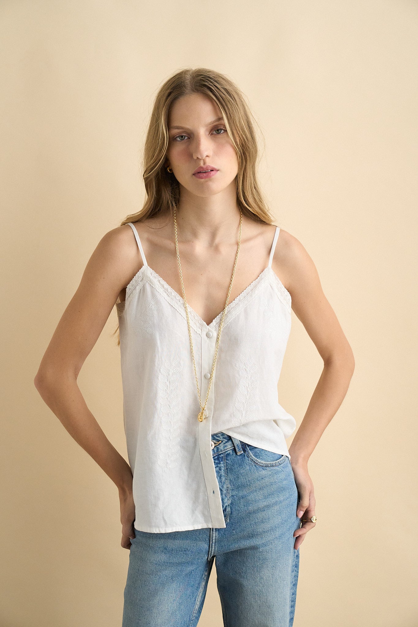 Victoria top white