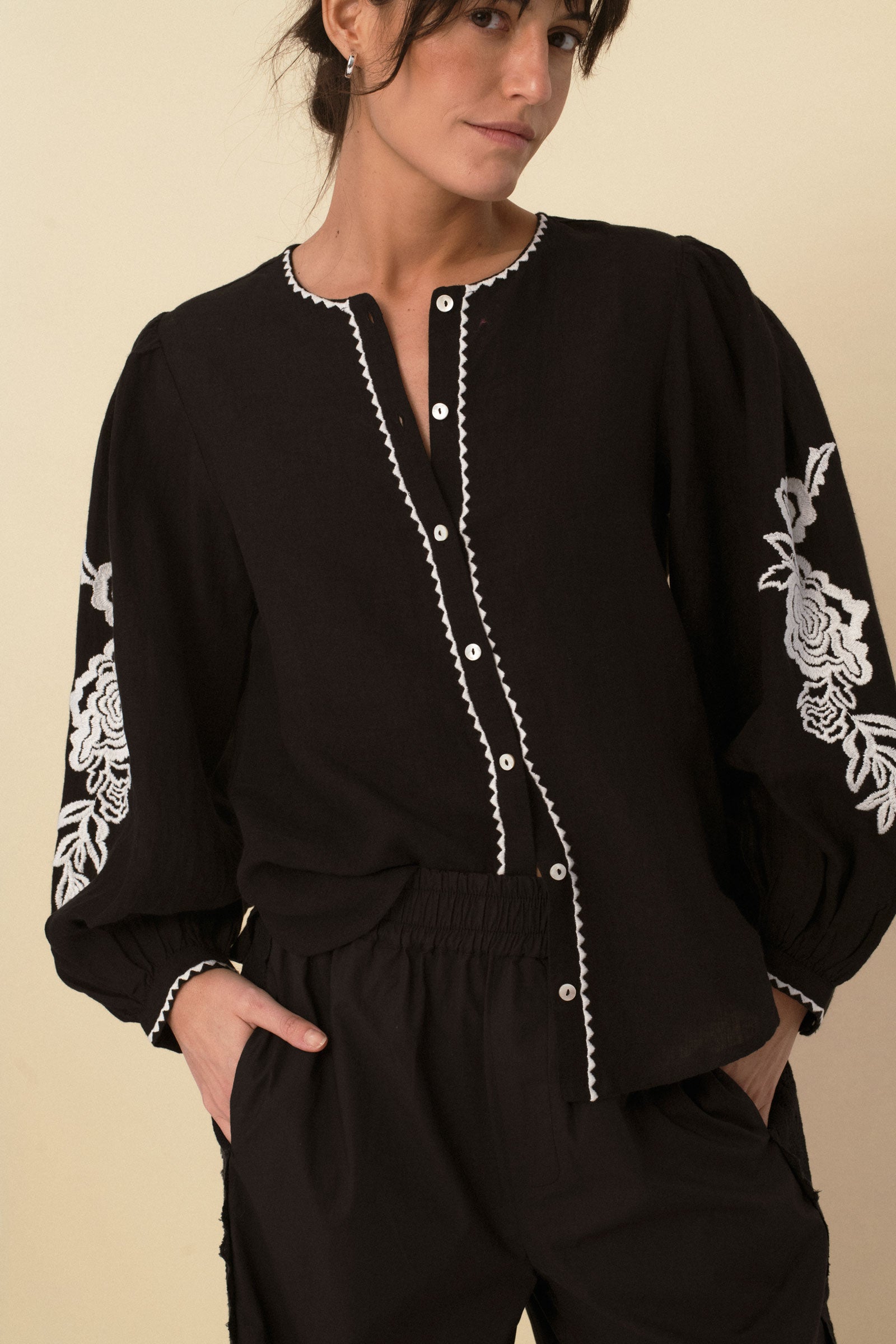 Leonor blouse black
