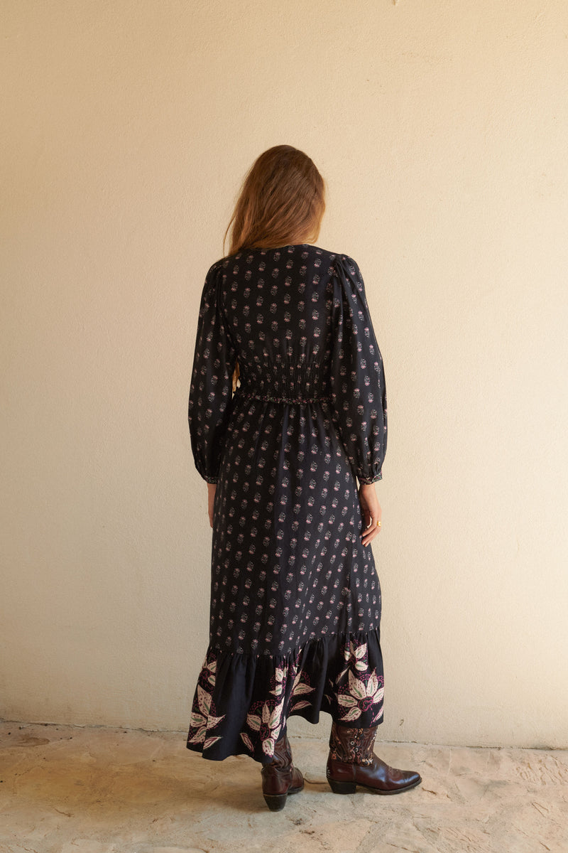 Magnolia Black